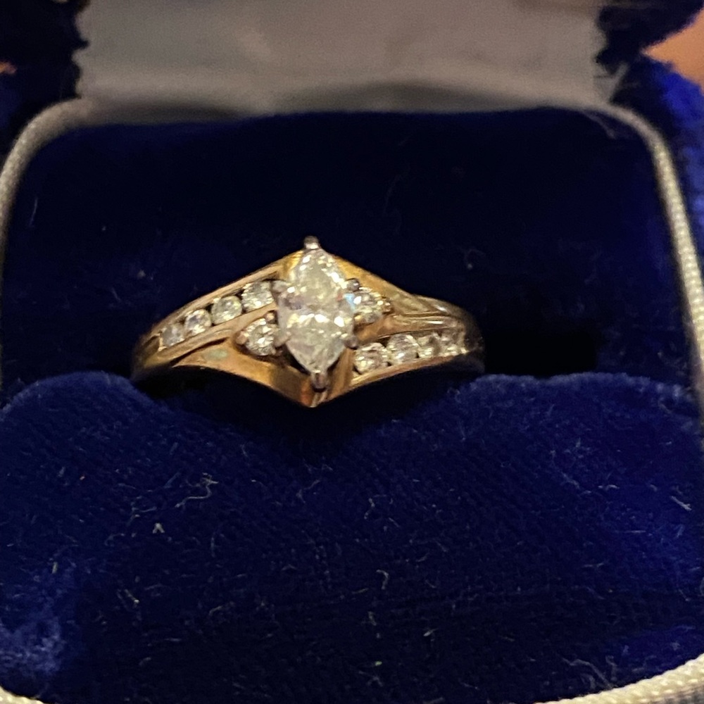 14k gold Riddles wedding band